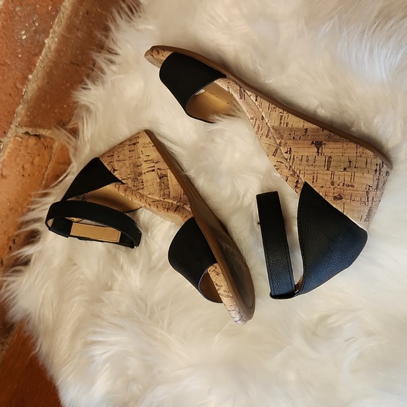 Naturalizer Black Wedge Sandal - Picture 1 of 6